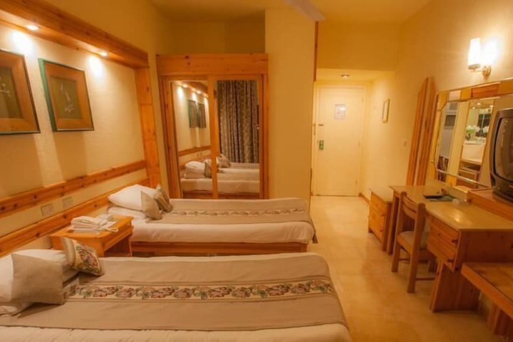 Room 2 of 40