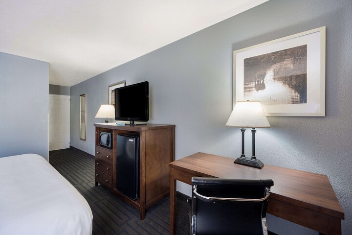 Room 5 of 43