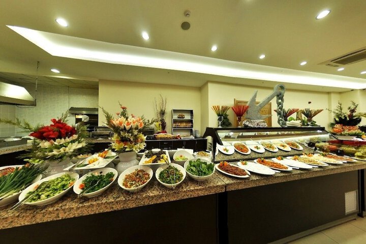 Dining 35 of 44
