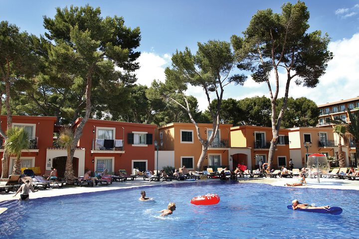 Hotel with Pool