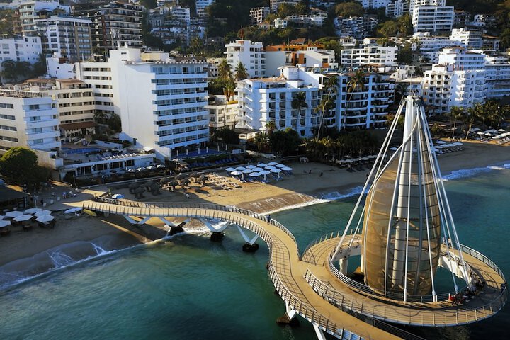 Exterior of Pier 69 Beachfront Boutique Hotel Romance Zone Adults Only