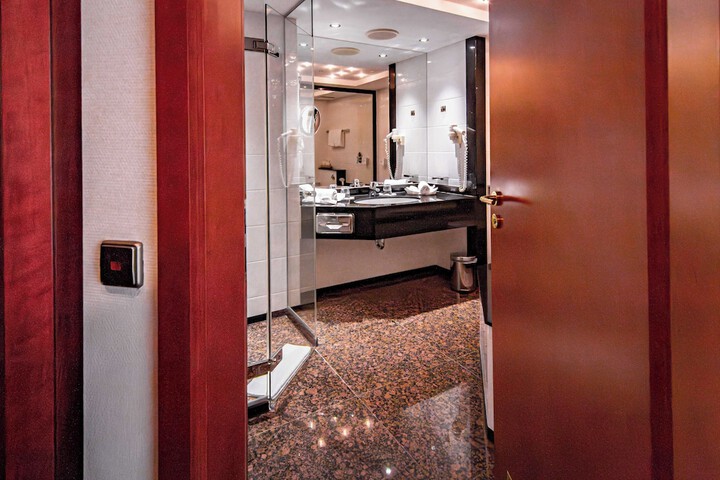 Room 93 of 123