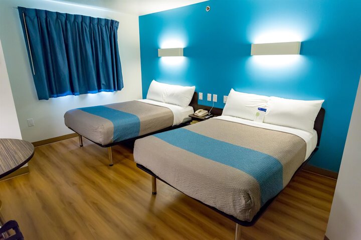 2 Double Beds (11 of 17)