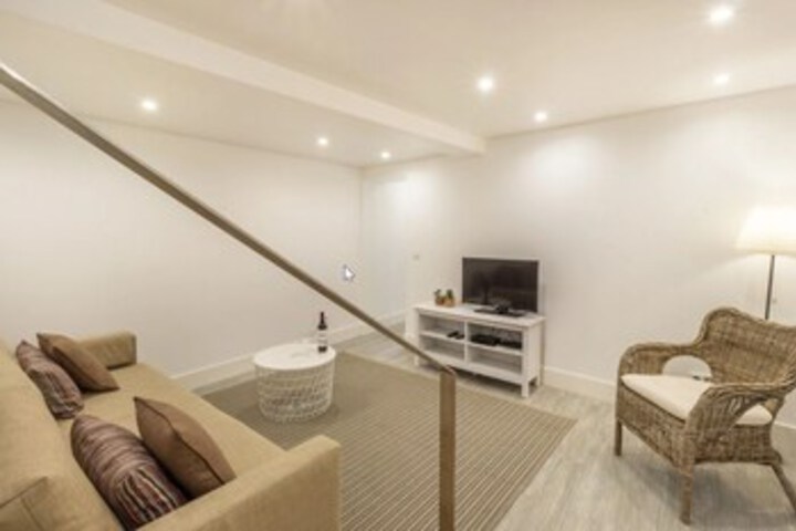 Room 6 of 14