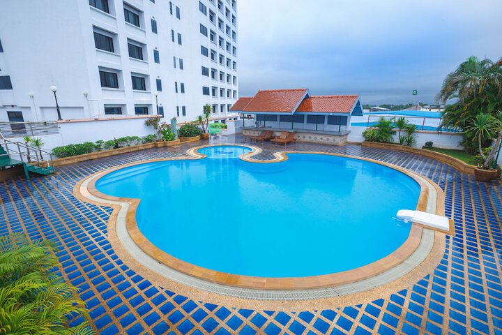 Pool 14 of 39
