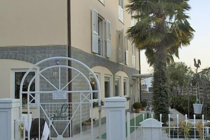 Hotel 41 of 42