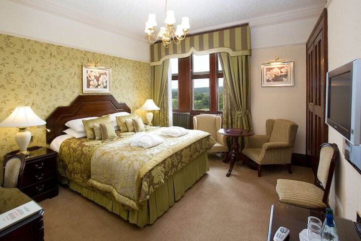 Room 3 of 95