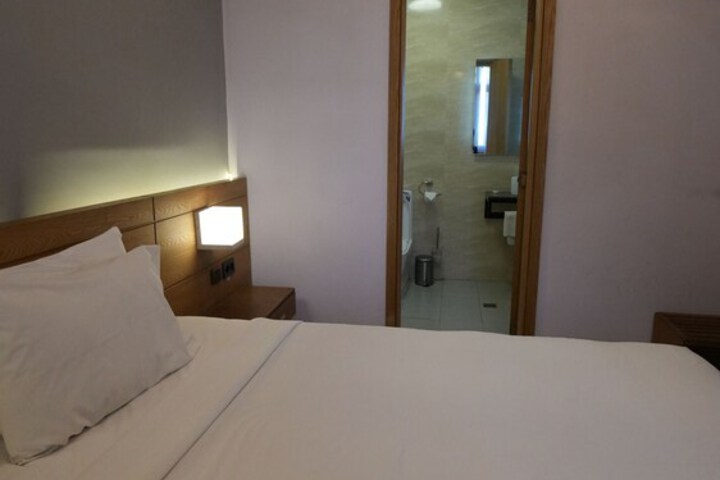 Room 90 of 173