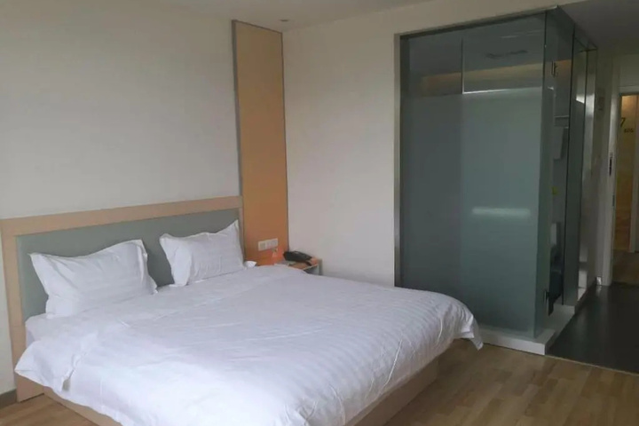 Room 4 of 10
