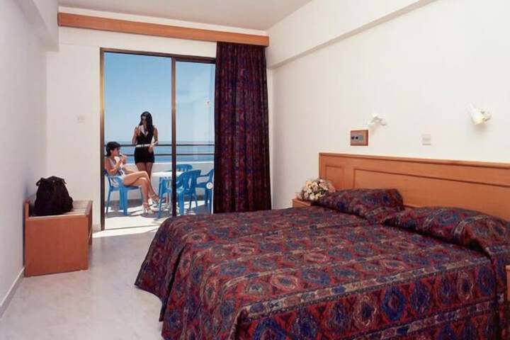 Room 6 of 30