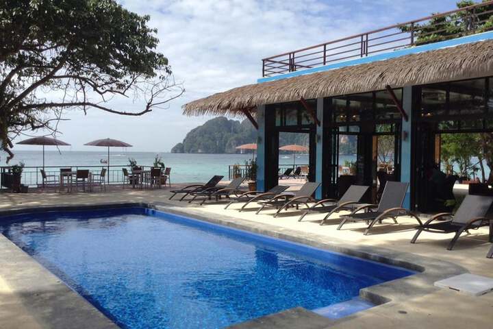 Hotel with Pool