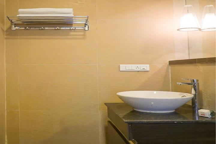 OYO 11562 Kuval Inn