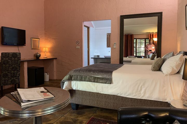 Room 18 of 143