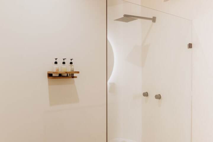Room 28 of 62