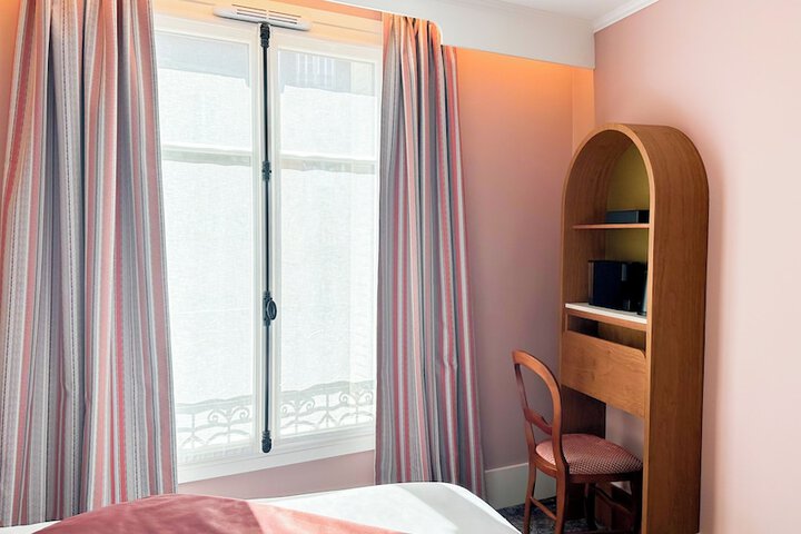Room 3 of 28