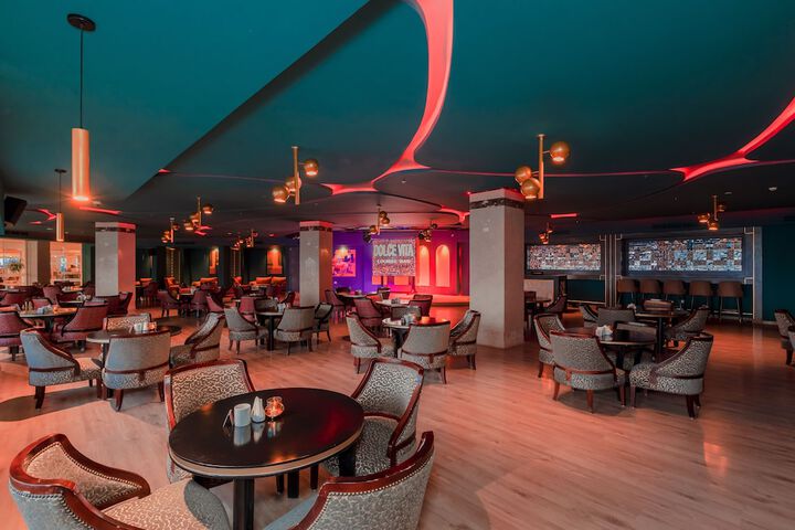 Lounge 156 of 220
