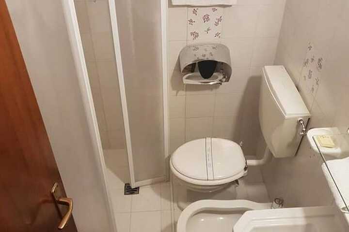 Room 13 of 28