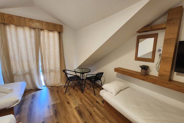 Room 53 of 141
