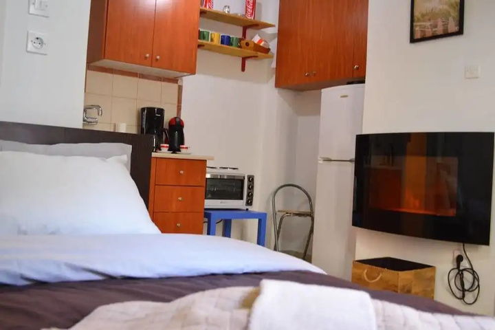 Room 3 of 11
