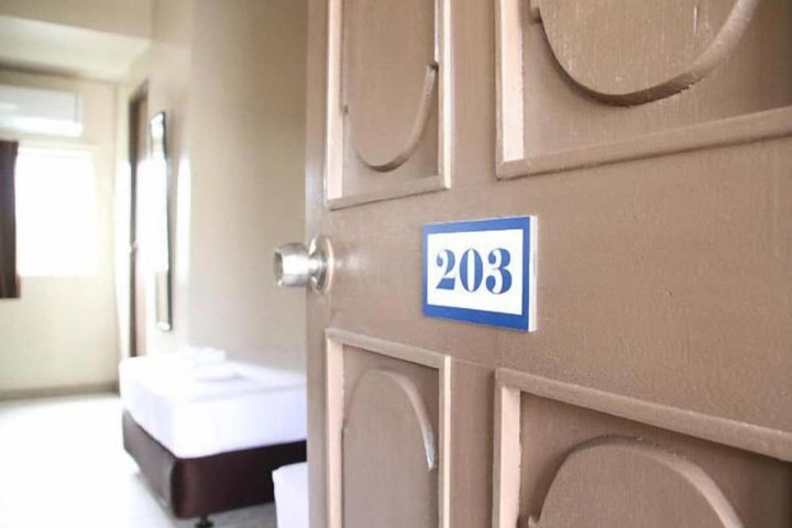 Room 4 of 17