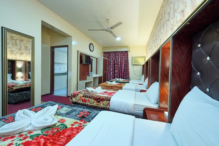 Room 17 of 27