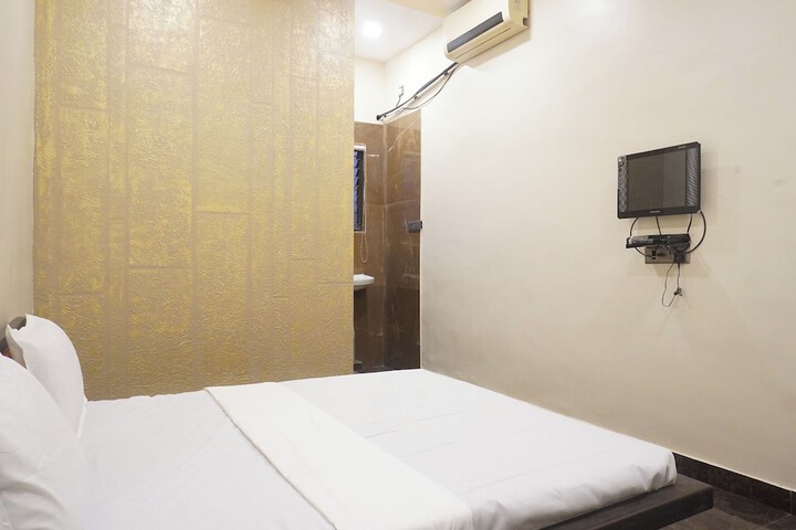 Room 11 of 25