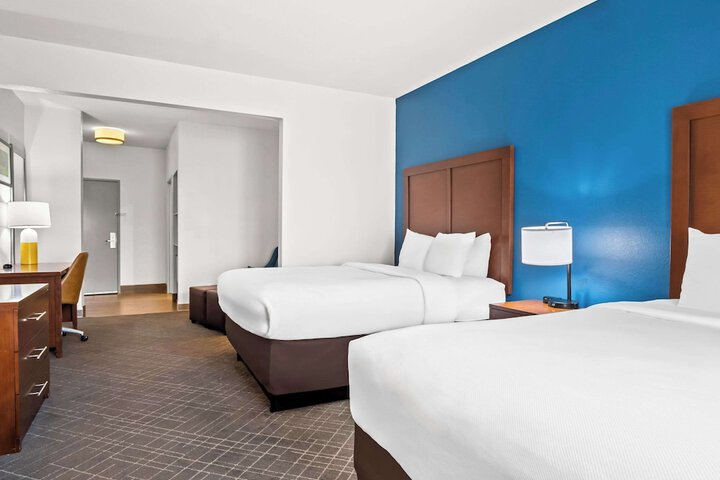 2 Queen Beds Suite (6 of 18)