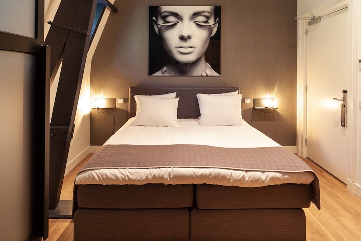 Room 10 of 40
