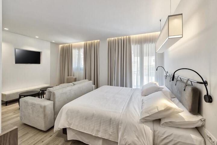 Room 8 of 61