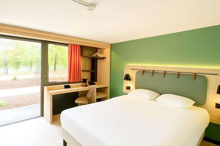 Room 10 of 50