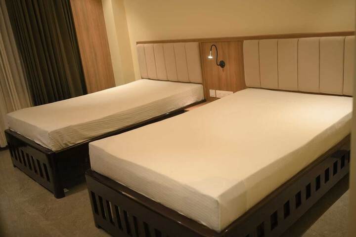 Room 5 of 11