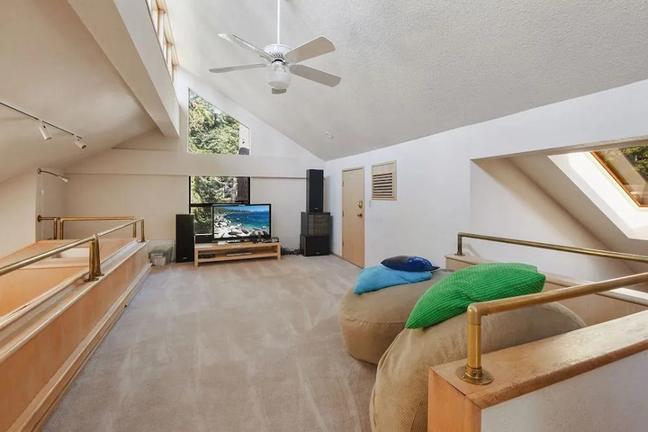 Room 10 of 20