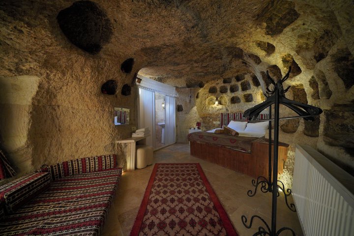 Room 5 of 83