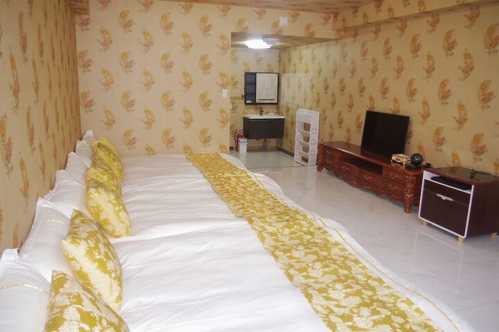 Room 21 of 185