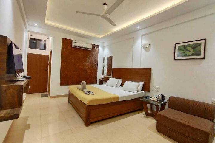 Room 12 of 26