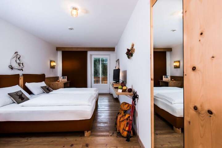 Room 4 of 43