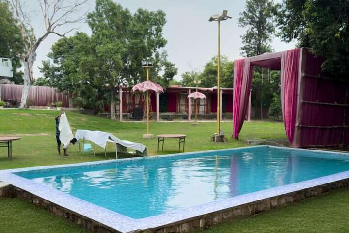 Pool 15 of 20