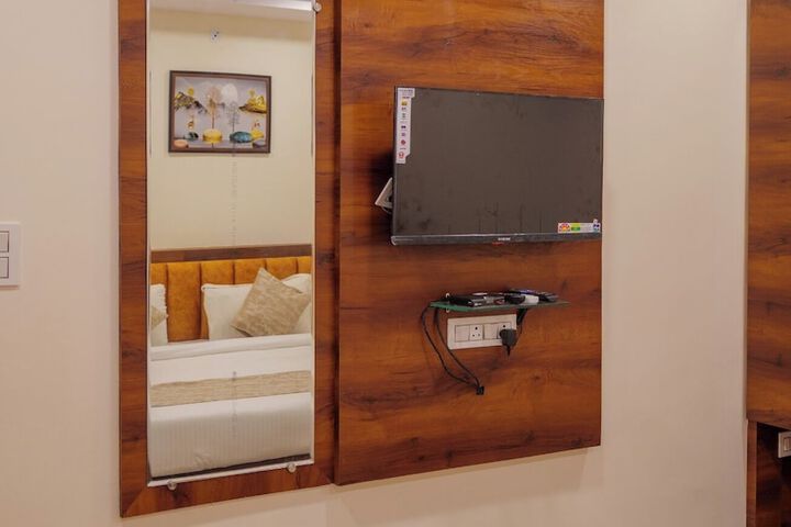 Room 9 of 31