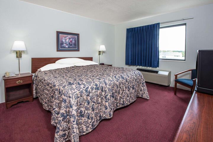 1 King Bed (3 of 11)