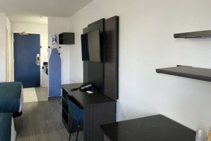 Room 4 of 15