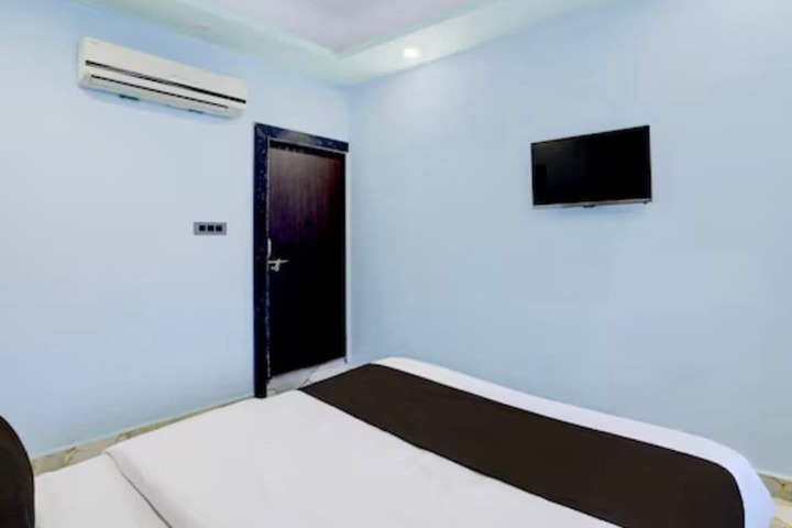 Room 6 of 7