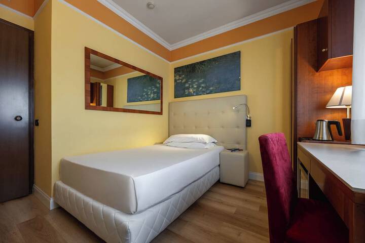 Room 15 of 42