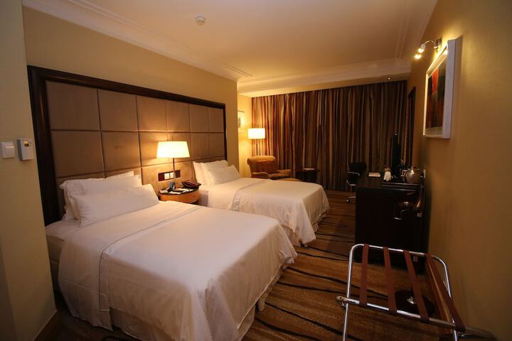 Room 4 of 70