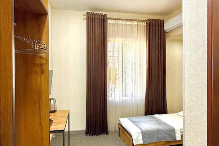 Room 10 of 19
