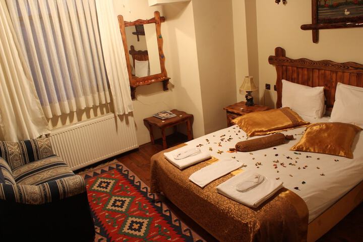Room 2 of 90