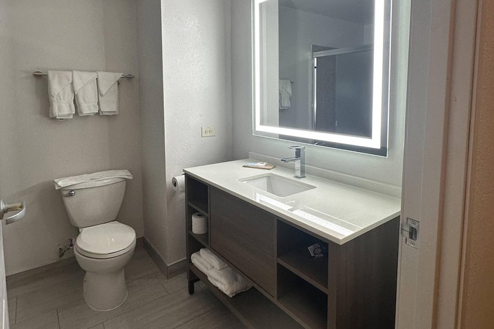 Room 35 of 63