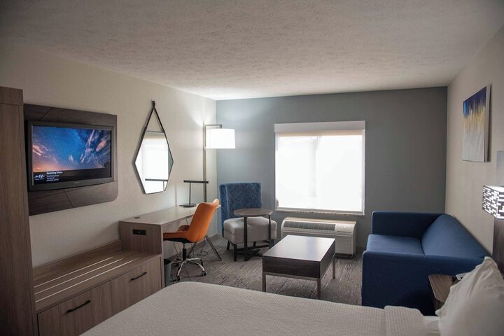 1 King Bed Accessible (14 of 28)