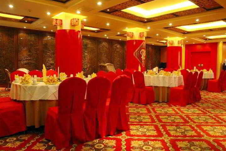 Dining 3 of 6