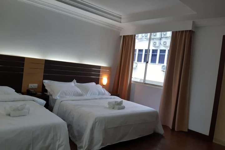 Room 8 of 33