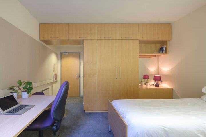 Room 17 of 32